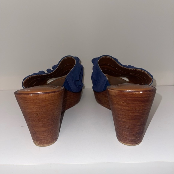 Beautiful Wide Wedge, with navy ruffle detail. - Picture 2 of 3